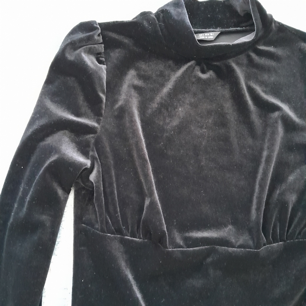 Black Velvet Stand up Collar Long Slv top Sz S ( 4-6)
